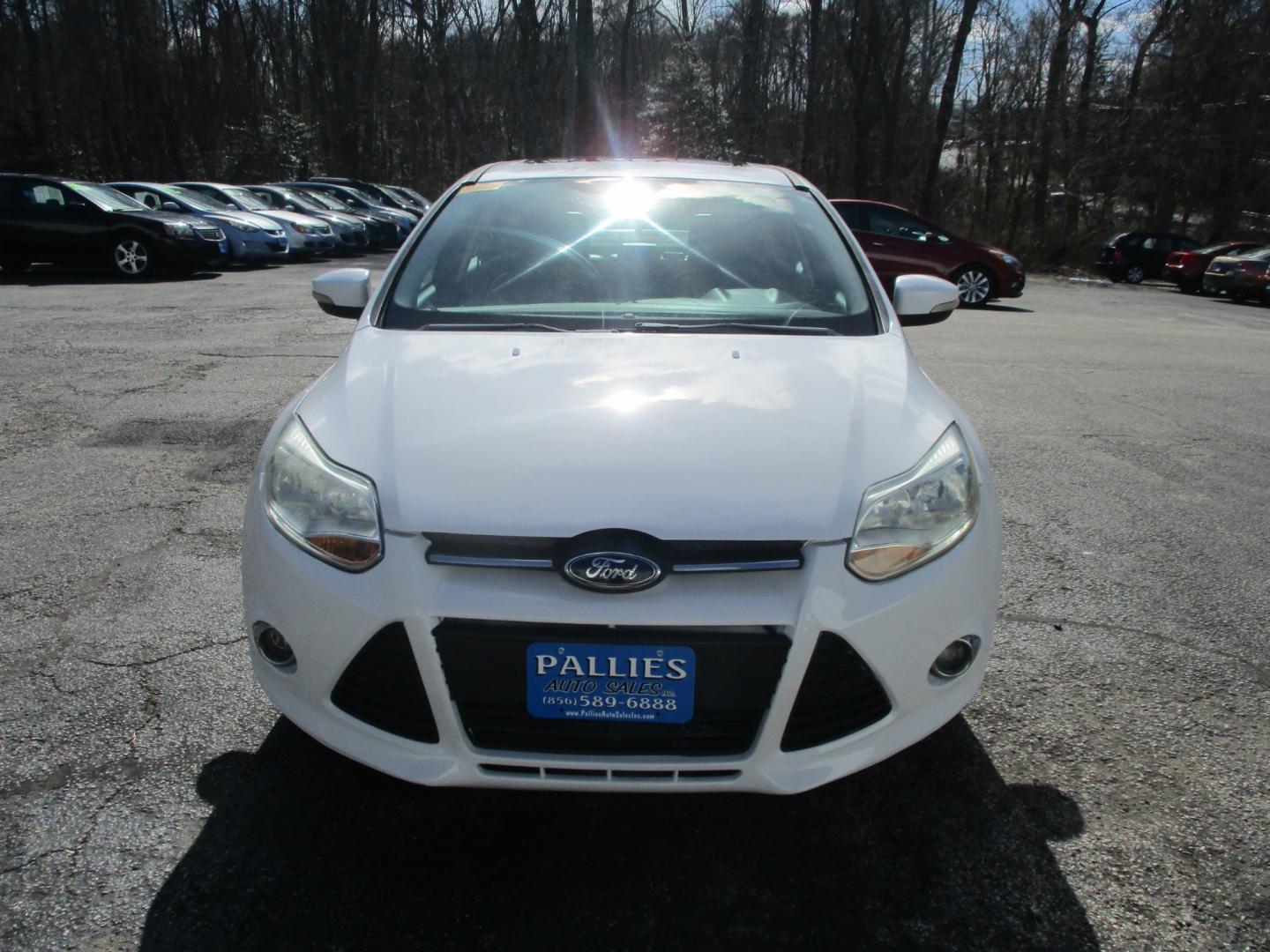 2013 WHITE Ford Focus (1FADP3F29DL) , AUTOMATIC transmission, located at 540a Delsea Drive, Sewell, NJ, 08080, (856) 589-6888, 39.752560, -75.111206 - Photo#10